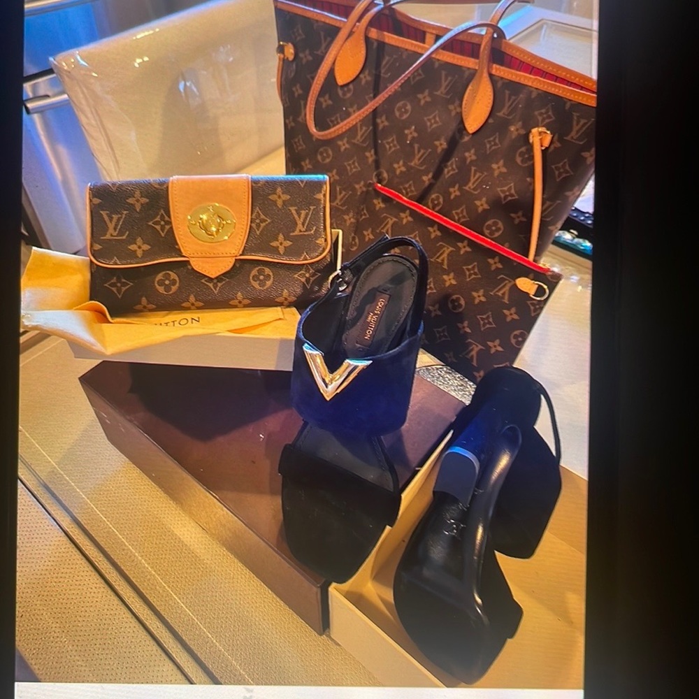 Size38 wallet new  purse very good condition purse is the newer one never full